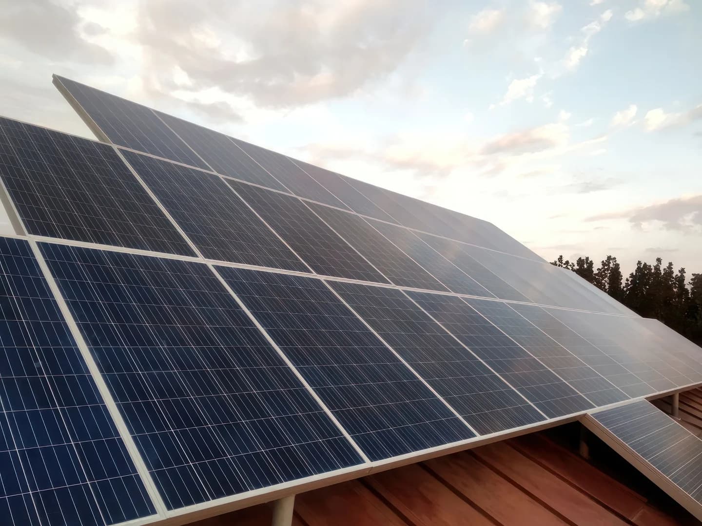 Solar Power Plants: Design and Installation